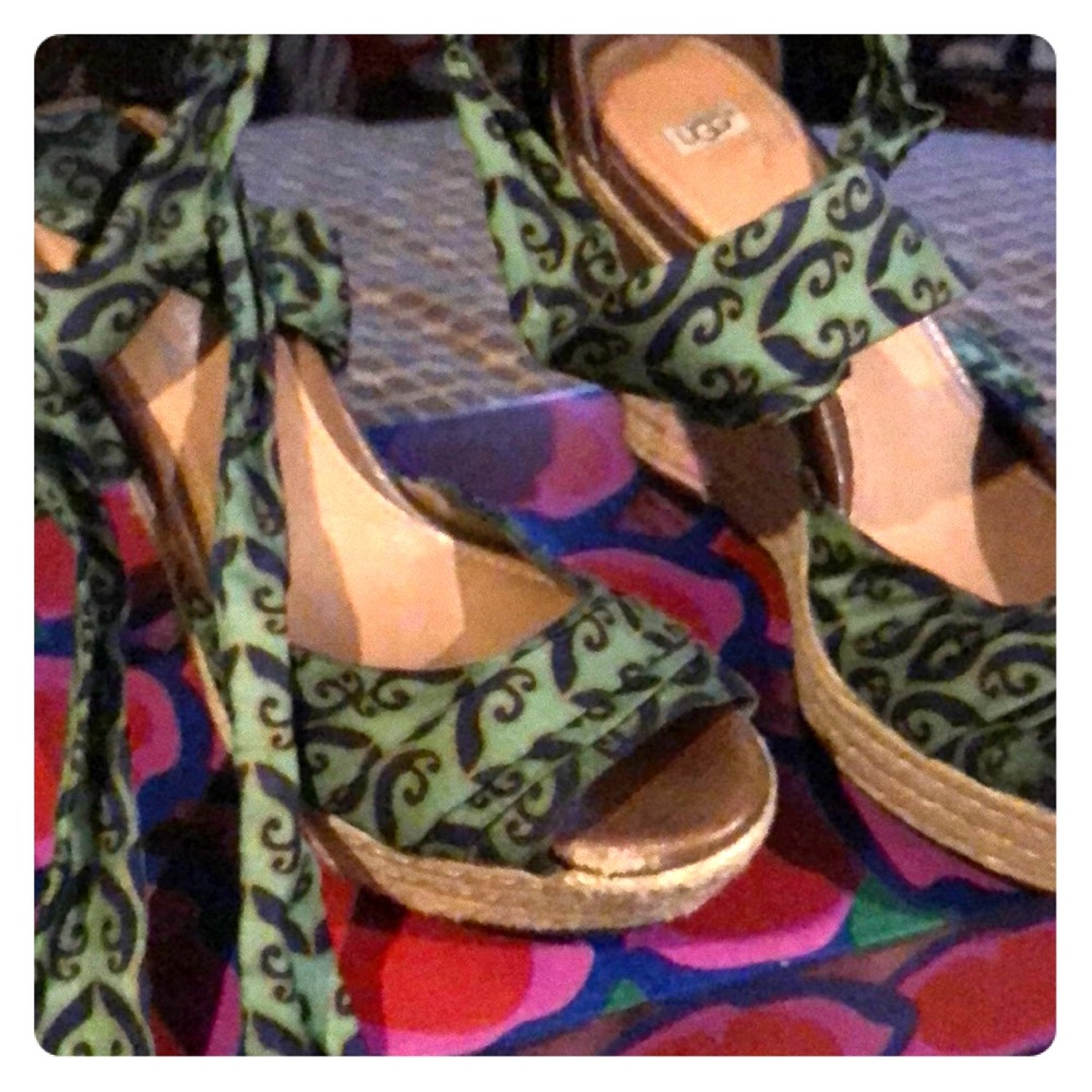 UGG ankle wrap ribbon lace sandal wedge size 9